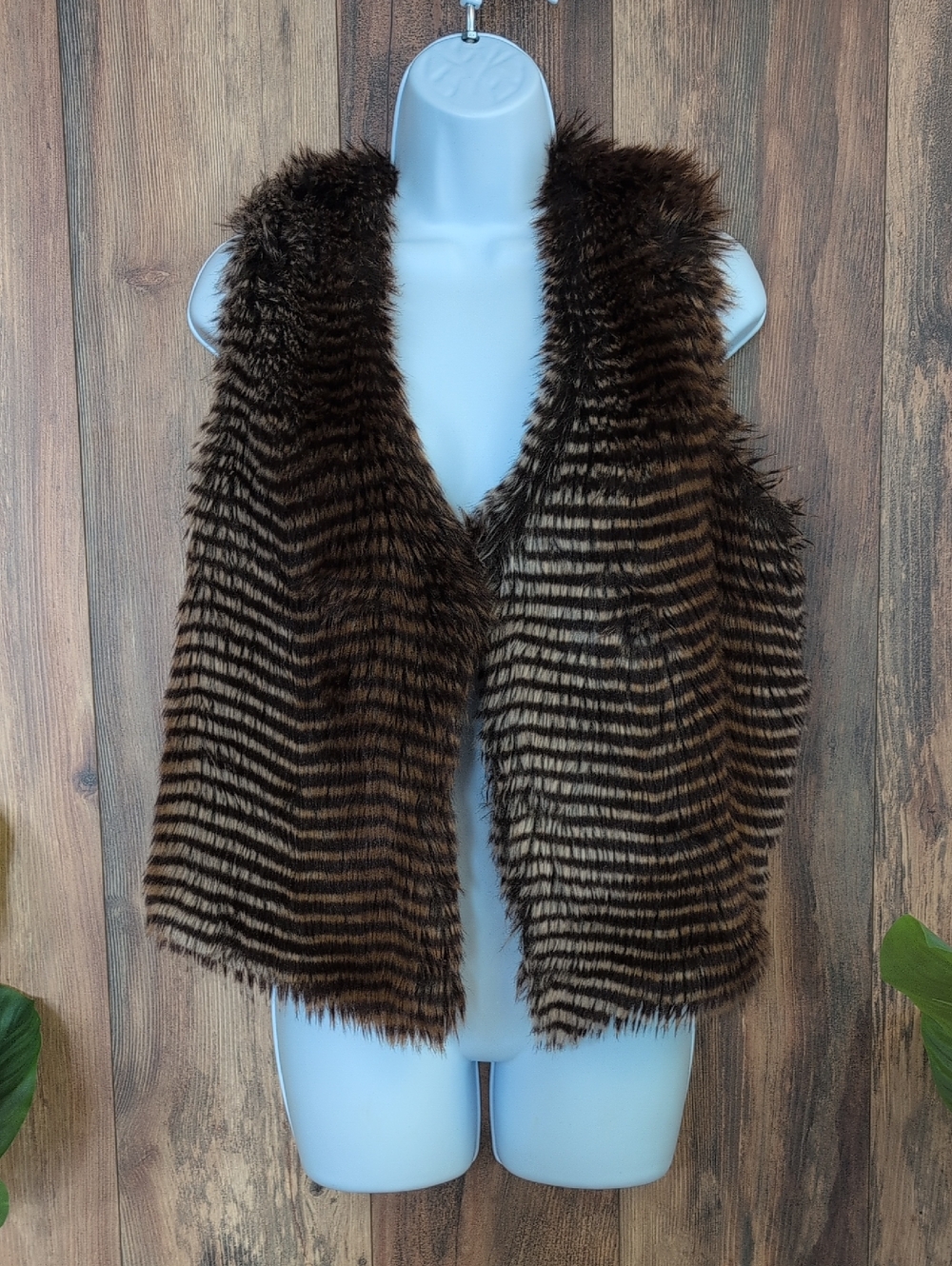 Cato Striped Faux Fur Animal Print Vest L            T180